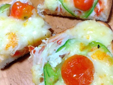サラダの残り野菜で簡単ピザトースト